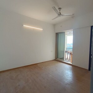 Room in 5 BHK Apartment at Dheeraj Insignia, G Block Bkc – for Sale