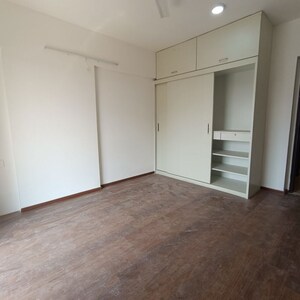 Room in 5 BHK Apartment at Dheeraj Insignia, G Block Bkc – for Sale