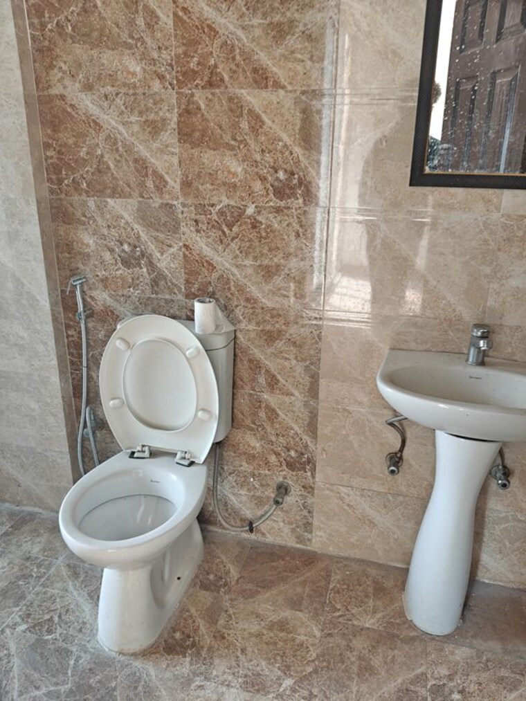 Bathroom, prateek-grand-city 2 Bedroom 970 Sq.Ft. Apartment In Siddharth Vihar Ghaziabad 9826938
