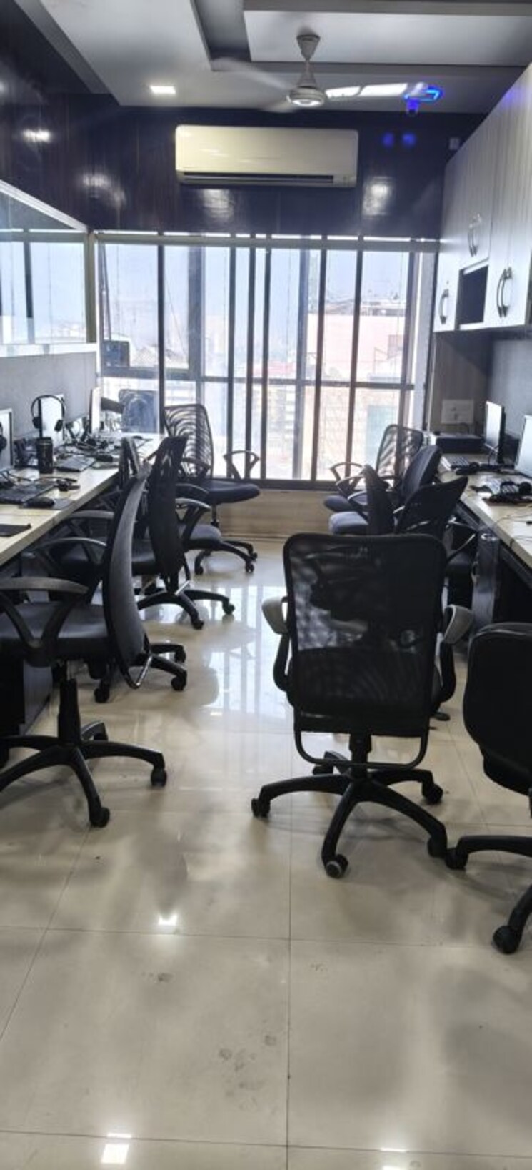 Gym, real-tech-park Commercial Office Space 1200 Sq.Ft. In Vashi Sector 30a Navi Mumbai 9826957