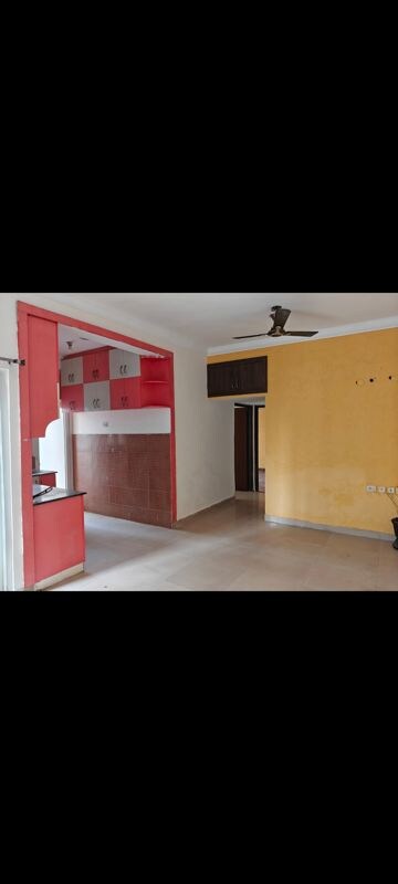 Room in 2.5 BHK Apartment at Antriksh Golf View, Sector 78 – for Rent