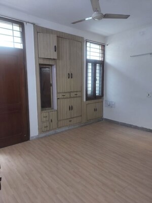 Room in 4 BHK Independent House at Sector 50 – for Rent