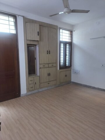 Room in 4 BHK Independent House at Sector 50 – for Rent