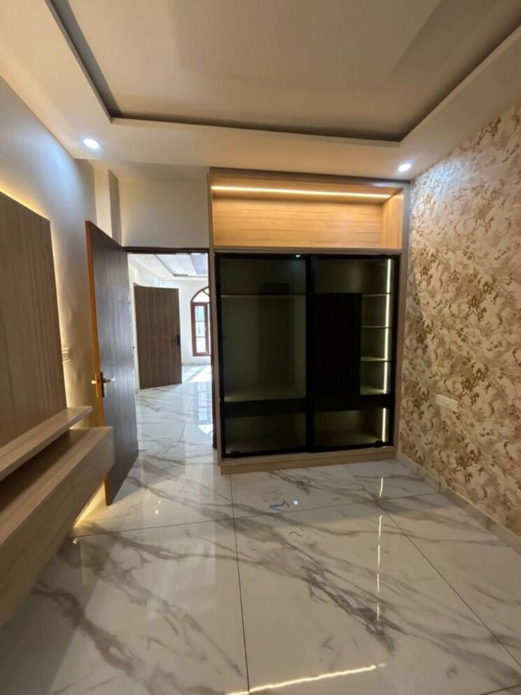 Room, sector 127 3 Bedroom 117 Sq.Yd. Independent House In Sector 127 Mohali 9826985