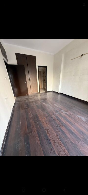 Room in 3 BHK Apartment at Antriksh Golf View, Sector 78 – for Rent