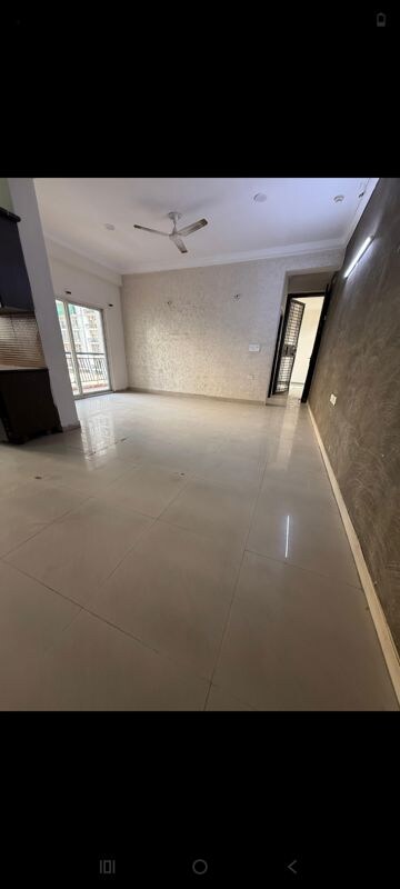 Room in 3 BHK Apartment at Antriksh Golf View, Sector 78 – for Rent