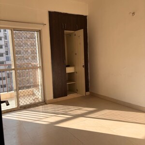 Room in 3.5 BHK Apartment at Sunshine Helios, Sector 78 – for Rent
