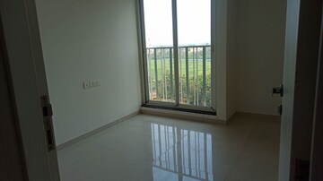 Room in 2 BHK Apartment at Rustomjee Urbania Azziano, Thane West – for Rent