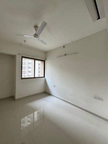 Room in 3 BHK Apartment at Lodha Splendora, Ghodbunder Road – for Sale