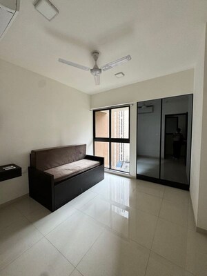 2 BHK Apartment For Rent in Lodha Splendora, Ghodbunder Road