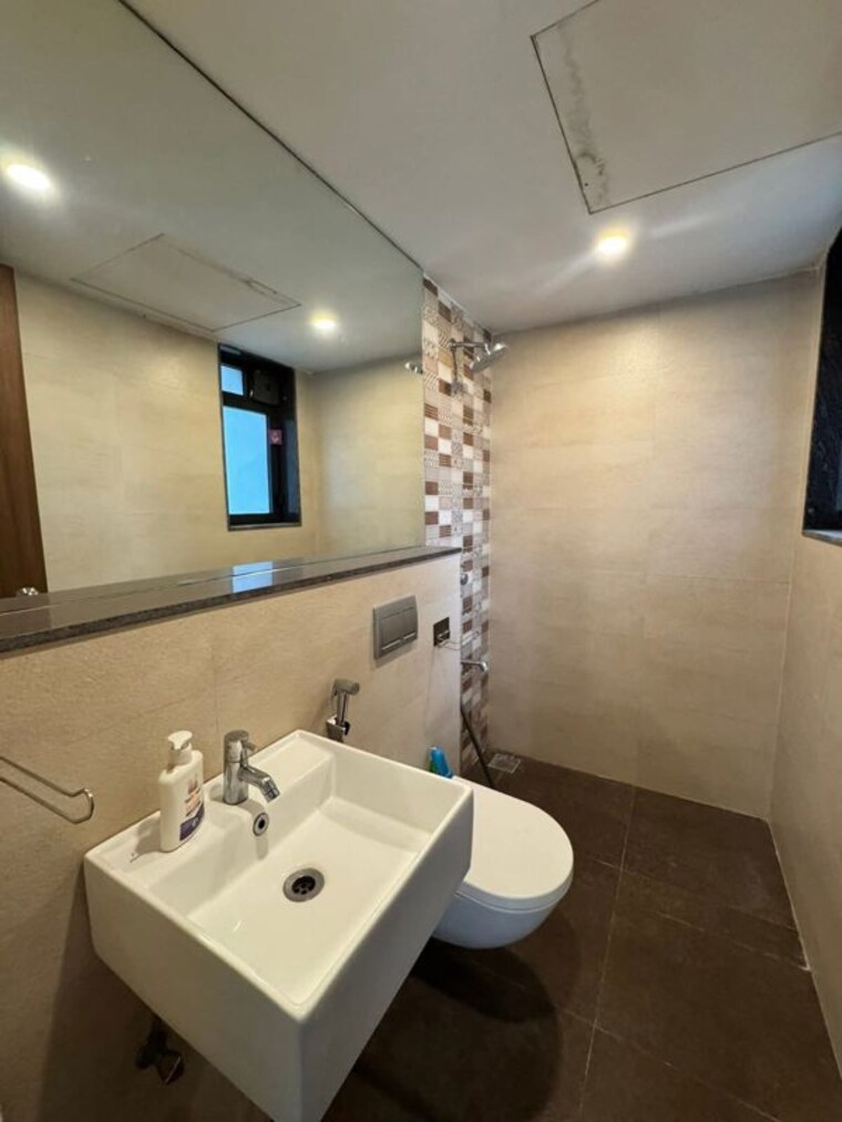 Bathroom, lodha-splendora 2 Bedroom 701 Sq.Ft. Apartment In Ghodbunder Road Thane 9827051