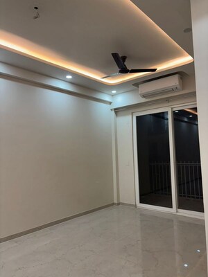 Room in 3 BHK Apartment at Smart World Orchard, Sector 61 – for Rent