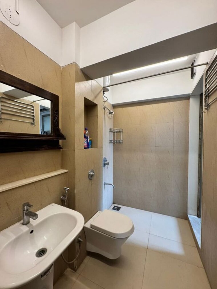Bathroom, lodha-splendora 2.5 Bedroom 838 Sq.Ft. Apartment In Ghodbunder Road Thane 9827117