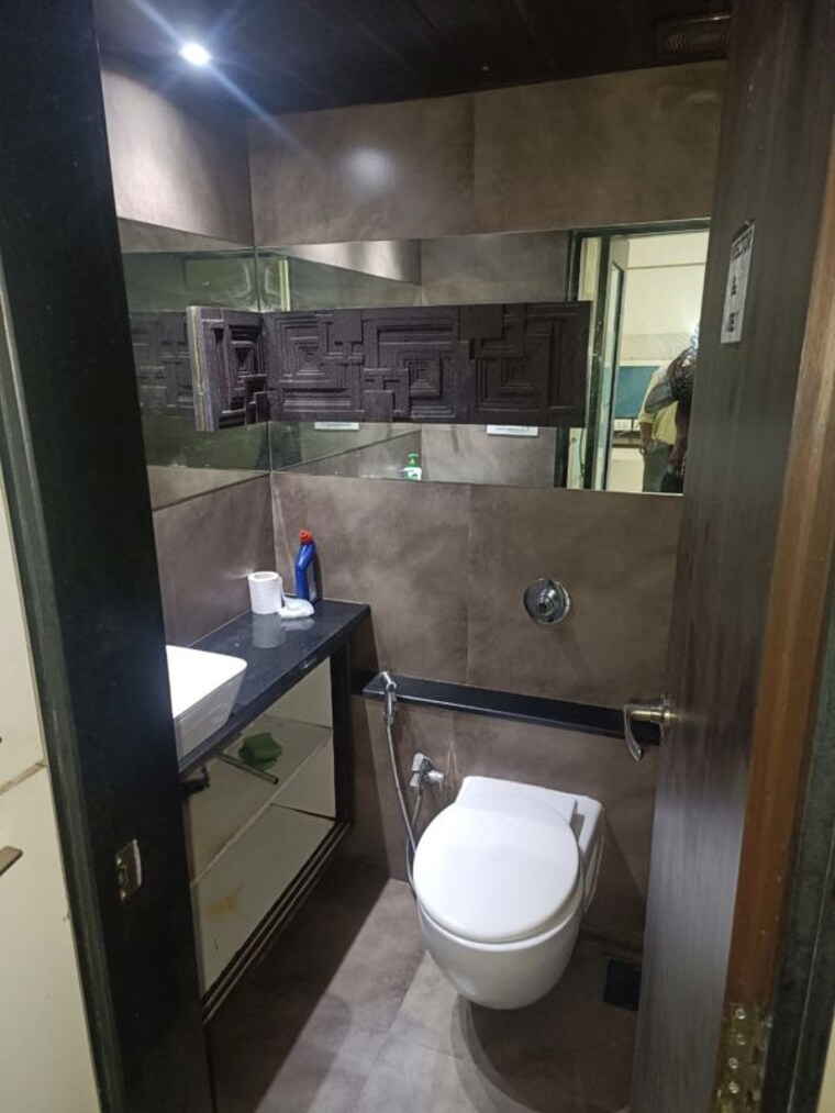 Bathroom, tulsiani-chambers Commercial Office Space 1300 Sq.Ft. In Nariman Point Mumbai 9252290