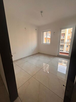 Room in 3 BHK Apartment at Rishita Manhattan, Gomti Nagar – for Sale