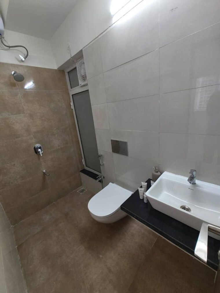 Bathroom, omkar-signet 1 Bedroom 383 Sq.Ft. Apartment In Malad East Mumbai 9827123