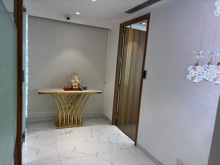 Other, supertech-supernova-astralis Commercial Office Space 2800 Sq.Ft. In Sector 94 Noida 9825670