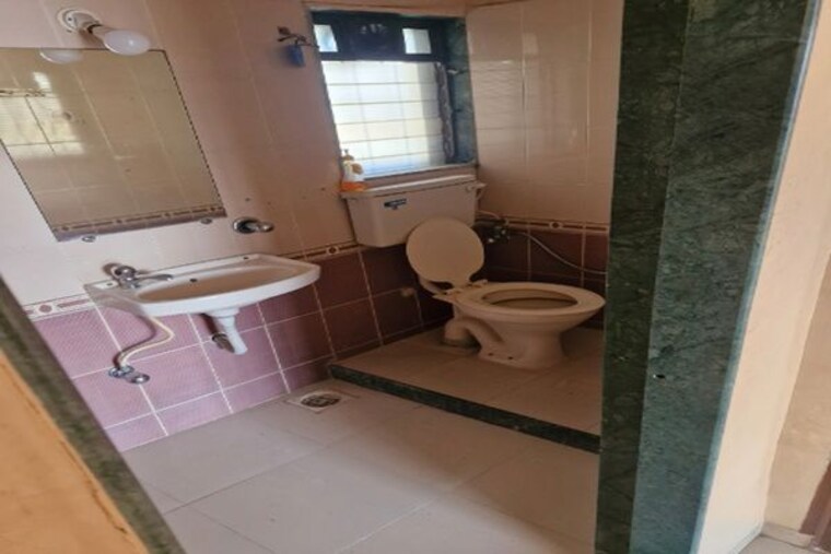 Attached Bathroom, dahisar east 2 Bedroom 700 Sq.Ft. Apartment In Dahisar East Mumbai 9827142