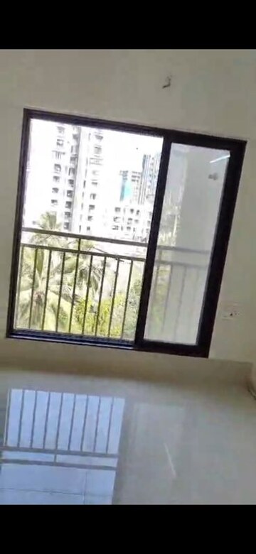 Room in 2 BHK Apartment at Oxford Navrang Crystal, Goregaon West – for Rent