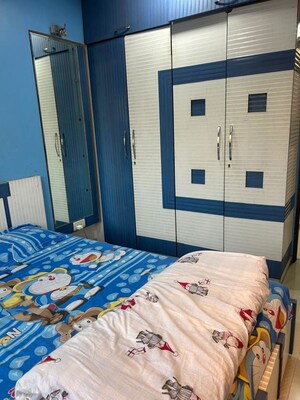 Bedroom in 2 BHK Apartment at Goregaon East – for Rent