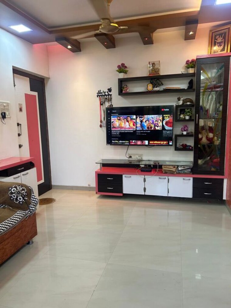 Room, goregaon east 2 Bedroom 550 Sq.Ft. Apartment In Goregaon East Mumbai 9827216