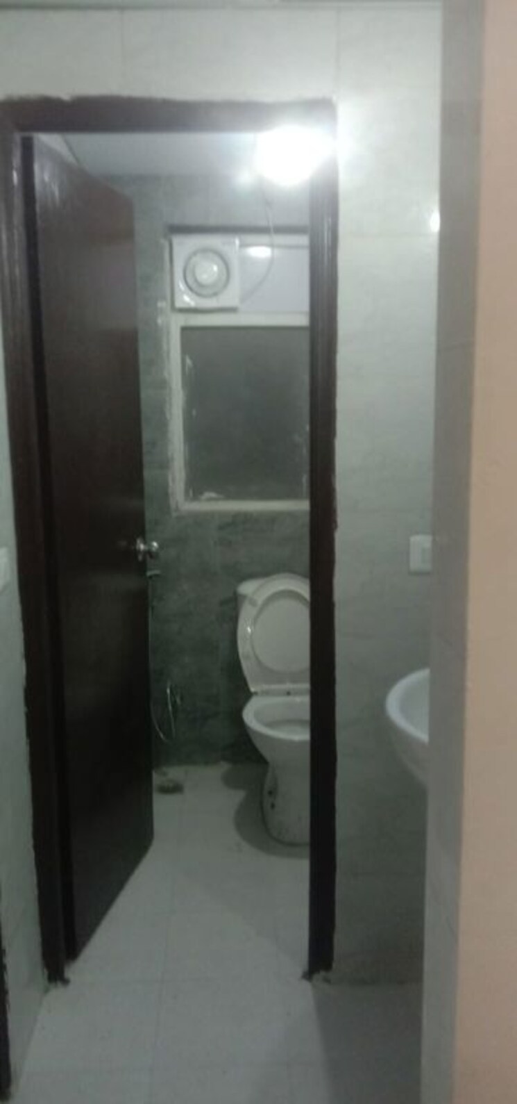 Bathroom, amrapali-dream-valley 1 Bedroom 585 Sq.Ft. Apartment In Tech Zone 4 Greater Noida Greater Noida 9827241