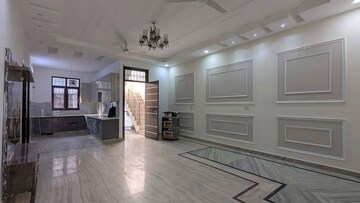 Parking in 4 BHK Builder Floor at Green Fields Colony – for Rent