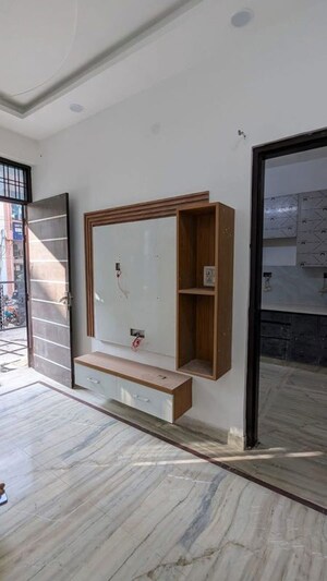 Room in 4 BHK Builder Floor at Green Fields Colony – for Rent