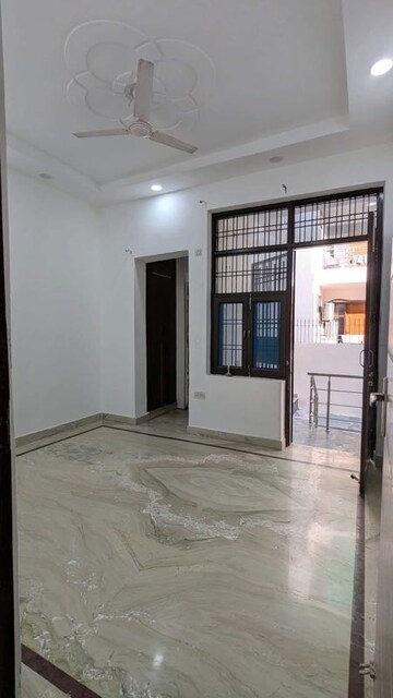 Room in 4 BHK Builder Floor at Green Fields Colony – for Rent