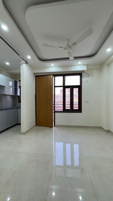 Living Room in 1 BHK Builder Floor at Palm Residency Chhatarpur, Chattarpur – for Rent