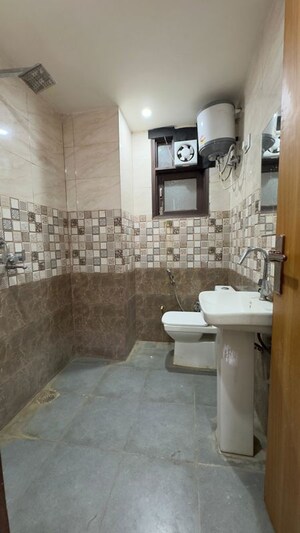 Bathroom in 1 BHK Builder Floor at Palm Residency Chhatarpur, Chattarpur – for Rent