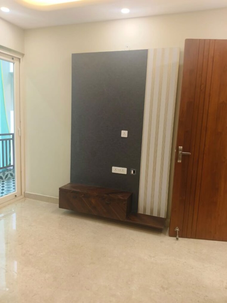 Room, rps-palm-drive 3 Bedroom 125 Sq.Yd. Builder Floor In Sector 88 Faridabad 9827267