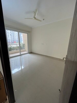 Room in 3 BHK Apartment at Amrapali Crystal Homes, Sector 76 – for Rent