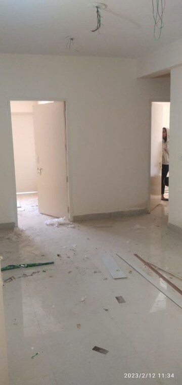 Room in 3 BHK Apartment at Adore Happy Homes Pride, Sector 75 – for Rent