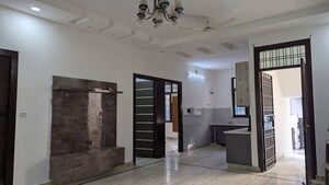 Room in 4 BHK Builder Floor at Green Fields Colony – for Rent