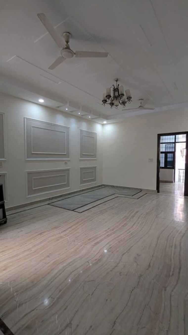 Room, green fields colony 4 Bedroom 272 Sq.Ft. Builder Floor In Green Fields Colony Faridabad 9827273