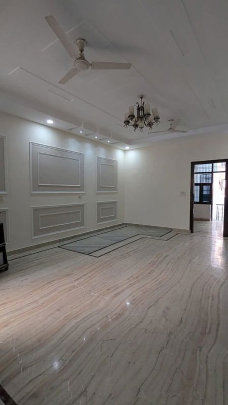 Room, green fields colony 4 Bedroom 272 Sq.Ft. Builder Floor In Green Fields Colony Faridabad 9827273