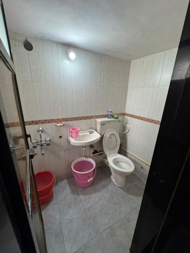 Bathroom, prerna-chs-worli 2 Bedroom 575 Sq.Ft. Apartment In Worli Mumbai 9827303