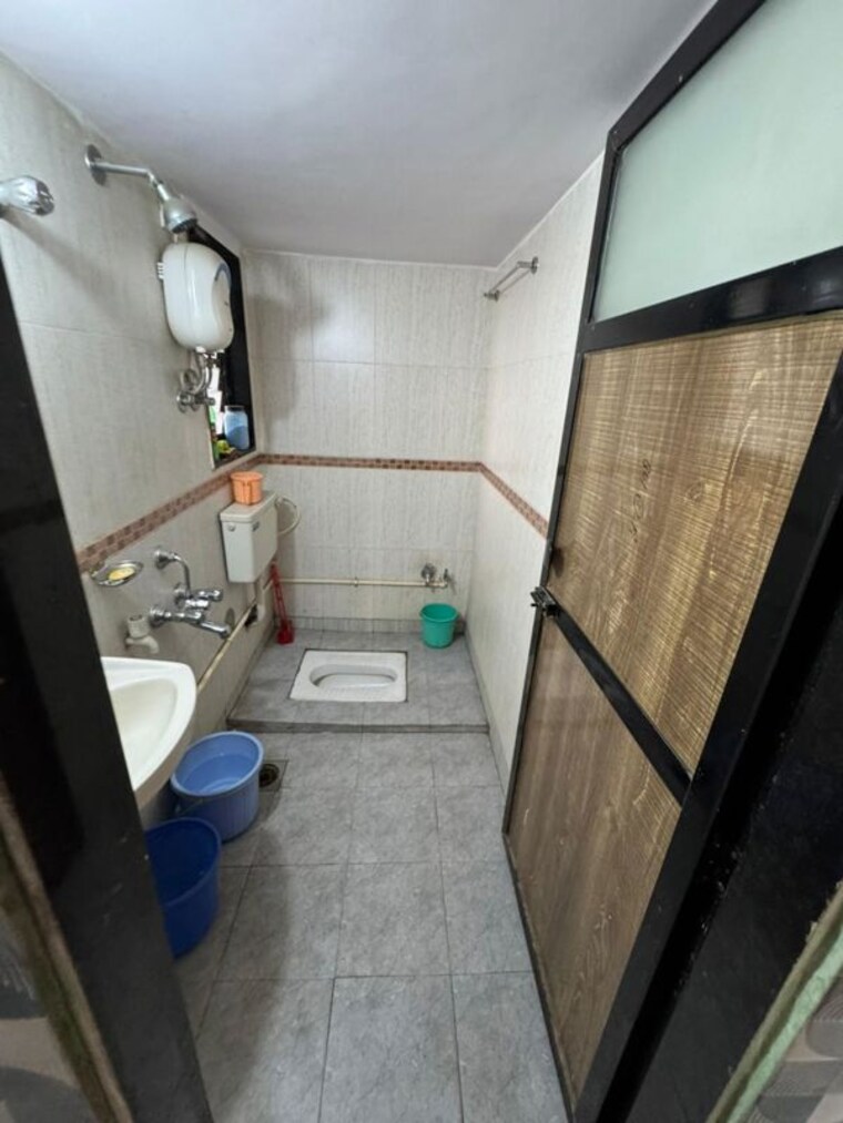 Bathroom, prerna-chs-worli 2 Bedroom 575 Sq.Ft. Apartment In Worli Mumbai 9827303