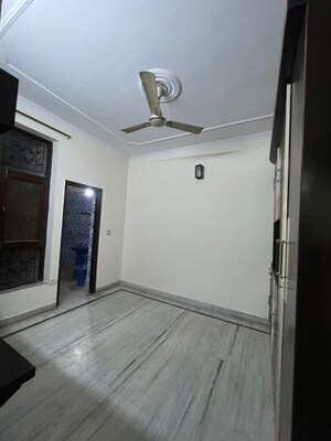 Room in 4 BHK Builder Floor at Green Fields Colony – for Rent