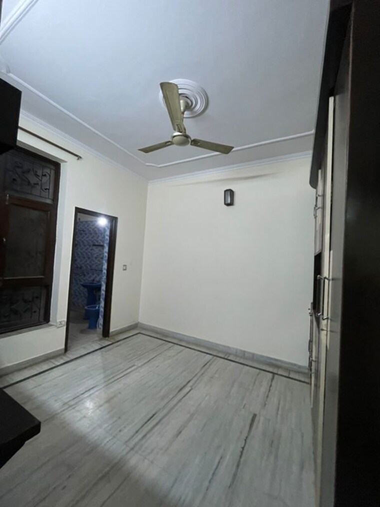 Room, green fields colony 4 Bedroom 221 Sq.Yd. Builder Floor In Green Fields Colony Faridabad 9827301