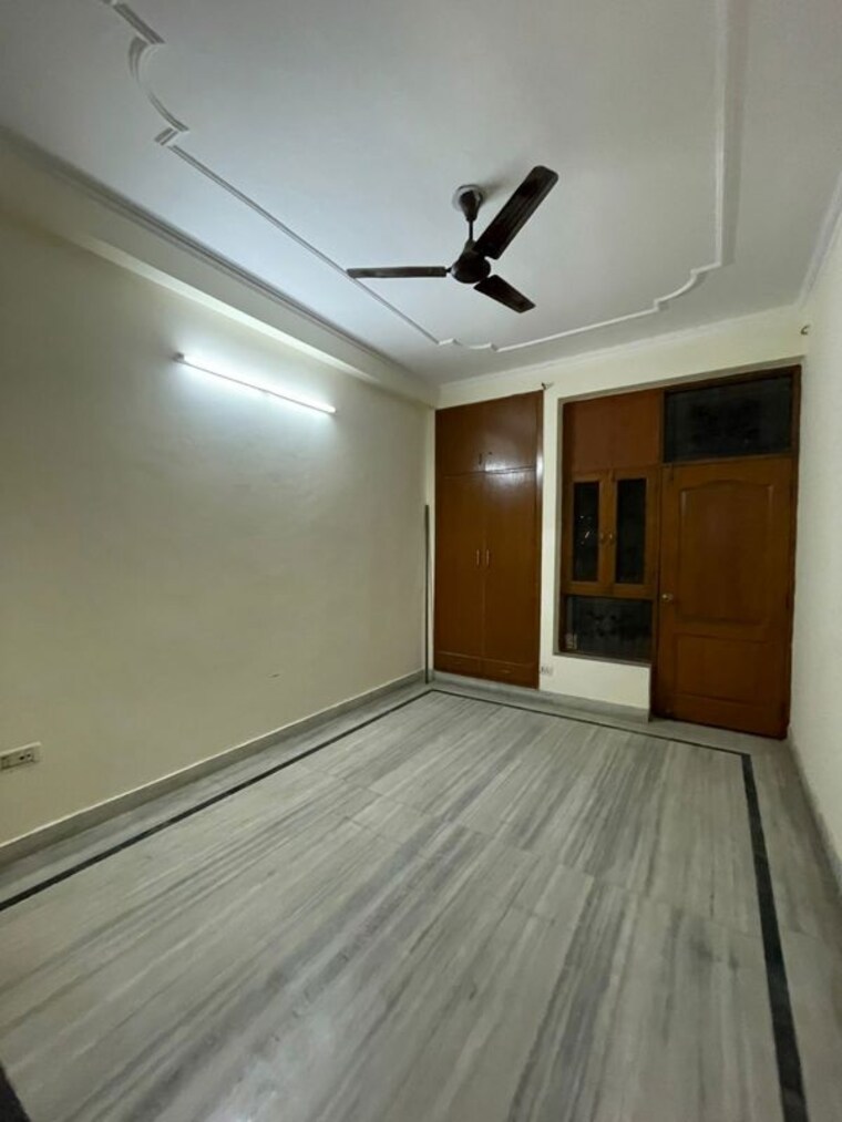 Room, green fields colony 4 Bedroom 222 Sq.Yd. Builder Floor In Green Fields Colony Faridabad 9827324