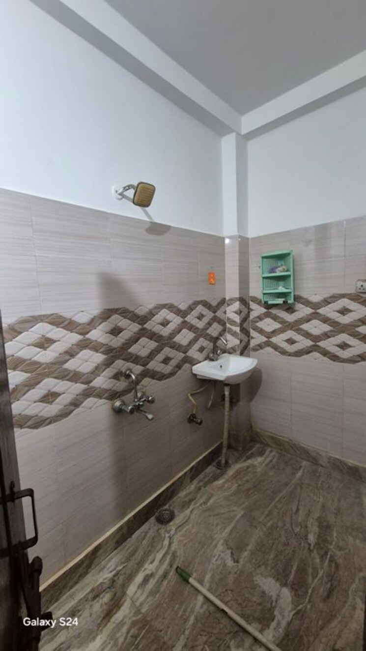 Bathroom, palm-residency-chhatarpur 1 Bedroom 500 Sq.Ft. Apartment In Chattarpur Delhi 9827385