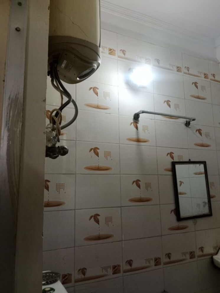 Bathroom, govindpuri 1 Bedroom 350 Sq.Ft. Builder Floor In Govindpuri Delhi 9827390