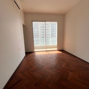 Room in 3.5 BHK Apartment at Omkar Alta Monte, Laxman Nagar – for Rent