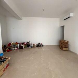 Room in 3.5 BHK Apartment at Omkar Alta Monte, Laxman Nagar – for Rent