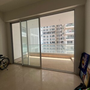 Room in 3.5 BHK Apartment at Omkar Alta Monte, Laxman Nagar – for Rent