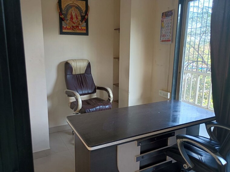 Team Area, naupada Commercial Office Space 200 Sq.Ft. In Naupada Thane 9827420