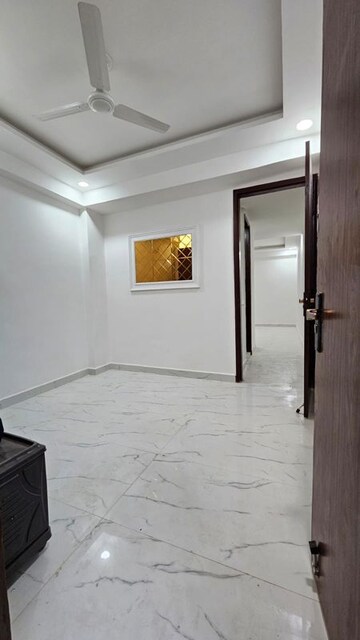 Room in 2 BHK Apartment at Palm Residency Chhatarpur, Chattarpur – for Rent