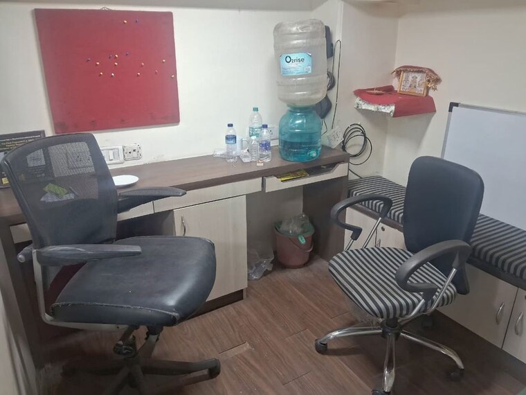 Team Area, om-heera-panna-mall Commercial Office Space 200 Sq.Ft. In Andheri West Mumbai 9827378